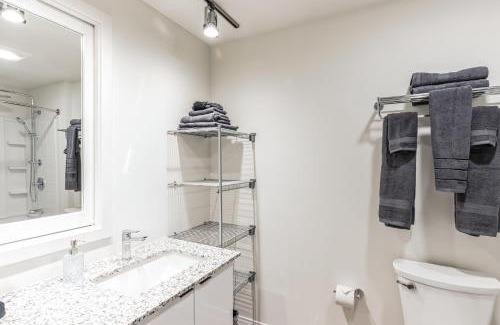 Cleveland Apartment | 2 Studios apartment w prime location