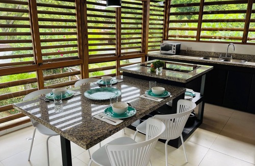 Naranjo House | 2-Suite Villa, 200 Meters from Quiet Beach, Fast Internet, Pool, Parking