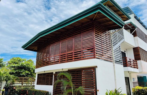 Naranjo House | 2-Suite Villa, 200 Meters from Quiet Beach, Fast Internet, Pool, Parking