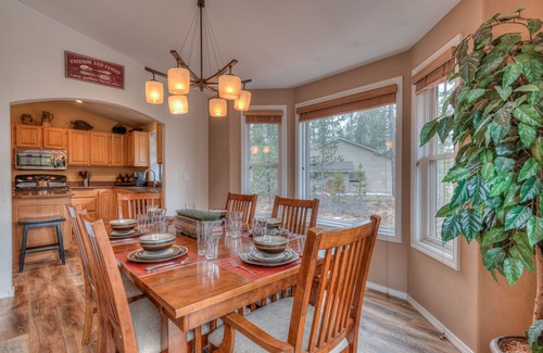 Deer Park House | 2 Suites, Hot Tub, on the Quiet North End- OLLA04