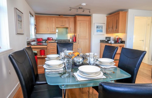 Bigbury-on-Sea Cottage | 2 THE BAY, family friendly, country holiday cottage in Bigbury