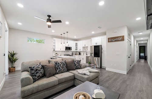 Brooksville House | # 2 The beautiful Lemon House by Joyful