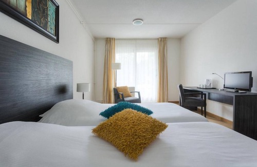 De Bult Hotel | 2 Units Lakeview Close to Giethoorn Excursions & Wetland Trail