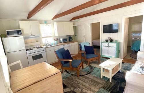 South Dennis Cottage | 2 Waterfront Cottages - 3 & 2 BR - on Follins Pond