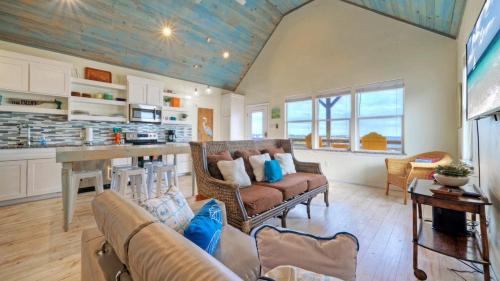 Flour Bluff House | 2 Waterfront Homes w Views Pool Boat Dock Laguna Village Oasis by AvantStay
