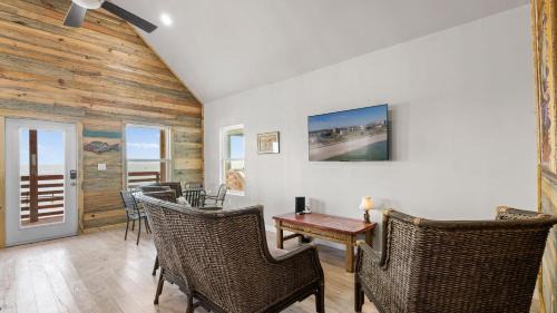 Flour Bluff House | 2 Waterfront Homes w Views Pool Boat Dock Laguna Village Oasis by AvantStay