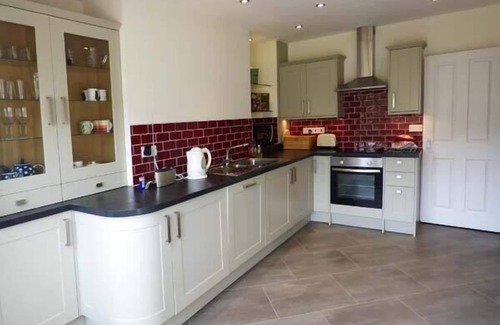 Allithwaite Cottage | 2 WEST VIEW, pet friendly, character holiday cottage in Allithwaite