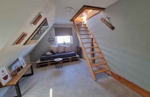 Ober-Ramstadt House | 2-Zimmer-Apartment mit Küche und Bad im Landhaus in Ortsrandlage