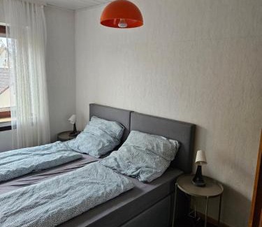 Hoechberg Apartment | 2 Zimmer Apartment-Ferienwohnung mit Balkon, ausgestatteter Küche und Bad