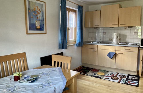 Blindau Apartment | (2) Zwei-Raum-Ferienwohnung 40qm, 1-4 Personen, Extra-Schalfzimmer, Wohnküche, große Balkonterrasse