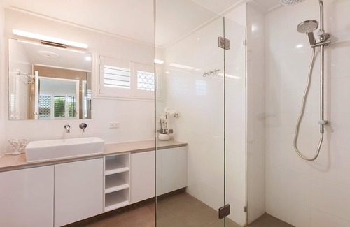 Dicky Beach House | 20 Mackay St Dicky Beach QLD