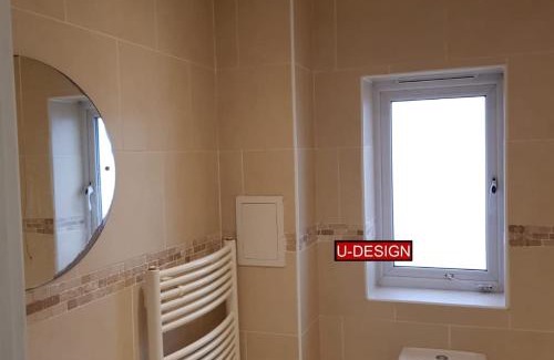Luton Apartment | 20 min Walk Luton and Dunstable Hospital