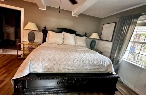 Seguin House | 20 minutes from New Braunfels on Lake McQueeney! Perfect for girls weekend!