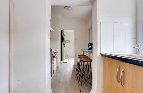 Newbottle House | 20%Off- Furnished House/6 Guests