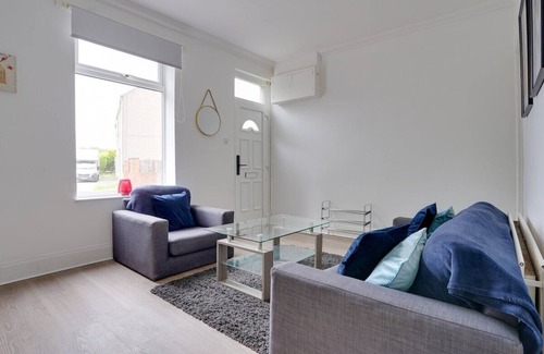 Newbottle House | 20%Off- Furnished House/6 Guests