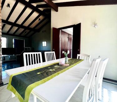 Booragoon House | 20 OFF Long Stay 4 Queen Bed House Near Uni City Swan River