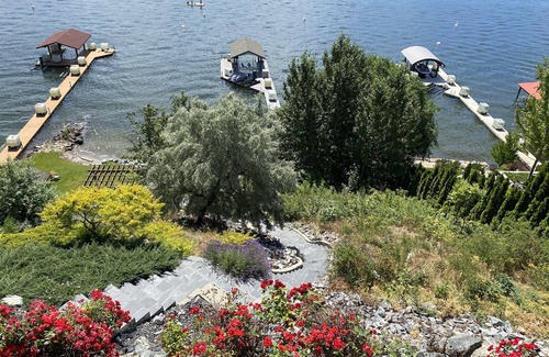 Central Okanagan House | 20% off month,Beach,Dock,golf green on LkOkanagan,5 bdr,large outdoor deck,patio