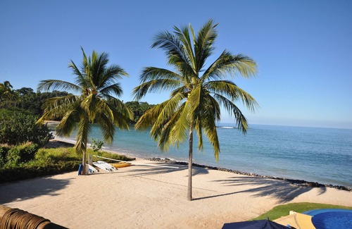 Chacala House | 200 ft Oceanfront, Sleeps 18, Private Cook Service, Swim up bar, jacuzzi