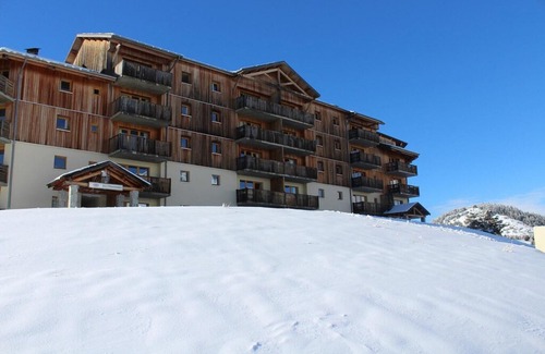 Saint-Etienne-en-Devoluy Apartment | 200m from resort center, 1st floor, view mountain, balcony, tv, ski locker, 31m², Superdévoluy