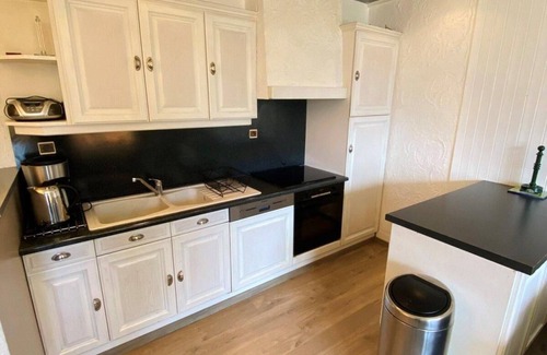 Les Deux Alpes Apartment | 200m from resort center, 2nd floor, view mountain, balcony, tv, ski locker, 60m², Les 2 Alpes