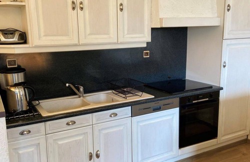Les Deux Alpes Apartment | 200m from resort center, 2nd floor, view mountain, balcony, tv, ski locker, 60m², Les 2 Alpes