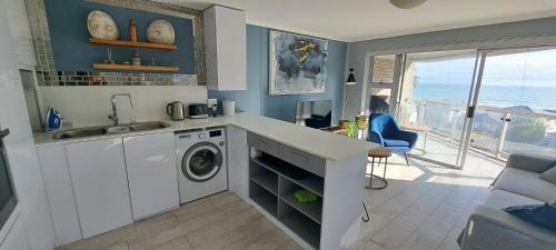 West Beach Apartment | 201 Coral Island, 88 Coral Road, Bloubergstrand