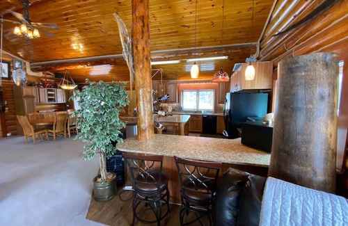 Fox House | 2010 Steese Hwy · Aurora viewing, quiet space, entire log home