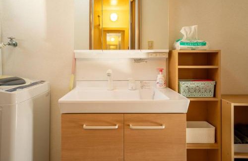 Sakura Apartment | 202号室貸切！2DK/京成佐倉駅徒歩3分・電車成田空港20分・京成上野直結！厨房/風呂/洋室/4名