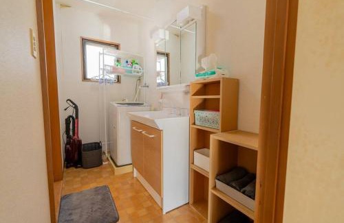 Sakura Apartment | 202号室貸切！2DK/京成佐倉駅徒歩3分・電車成田空港20分・京成上野直結！厨房/風呂/洋室/4名
