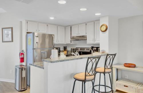 Isle of Palms House | 202 D Port O Call by AvantStay Beach Condo