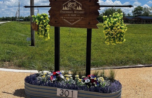 Olivehill House | 2024 Airstream Flying Cloud 30FB - Fishermans Hideaway Campsite Included