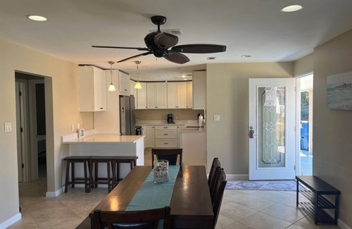 Siesta Key Villa | 2025 completely remodeled private villa, 7 min walk to beach, entertainment