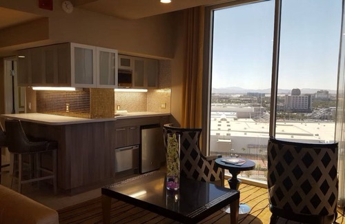 Las Vegas Apartment | 2025 Formula 1 Vegas Race Week Westgate Resort & Casino 4 Bed Presidential Suite