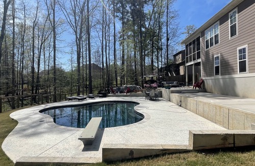 Evans House | 2026 available : 5 BR, 3.5 Bath.