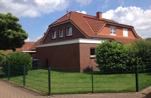 Wangerland House | 2026 new kitchen: DHH between town center and beach of Hooksiel, NR, W-LAN, baby crib