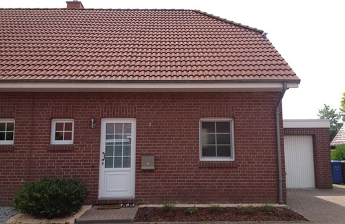 Wangerland House | 2026 new kitchen: DHH between town center and beach of Hooksiel, NR, W-LAN, baby crib