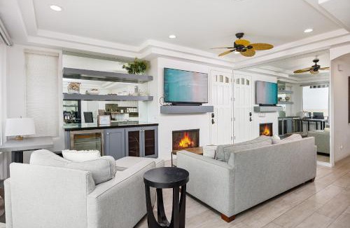 Balboa Peninsula Apartment | 204 E Oceanfront