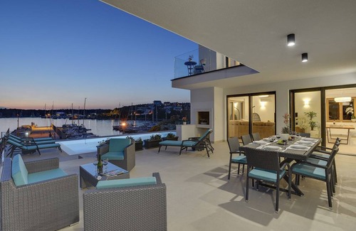 Pjescana Uvala House | 205 m² House ∙ 4 bedrooms ∙ 10 guests