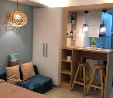 San Fernando Apartment | 20th floor Studio with 2 BEDS,Hi-Speed WIFI, NETFLIX,WIFI,YTpremium,Games,Washer,Kitchen,HIghFloor,BALCONY - RIENZI' HIRAYA AT AZURE NORTH