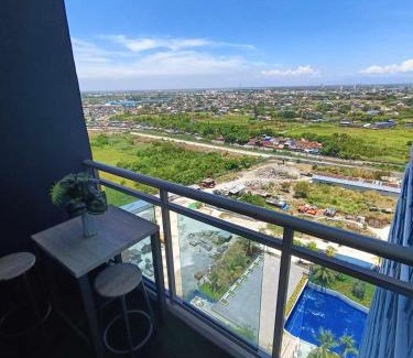 San Fernando Apartment | 20th floor Studio with 2 BEDS,Hi-Speed WIFI, NETFLIX,WIFI,YTpremium,Games,Washer,Kitchen,HIghFloor,BALCONY - RIENZI' HIRAYA AT AZURE NORTH