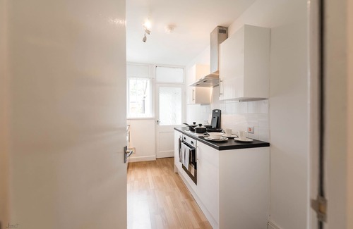 Doncaster House | 21 Roberts Residence