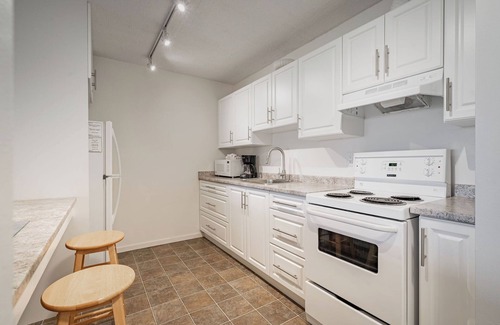 Regional District of Nanaimo Condo | #219 Lower Beach View Suite at Shorewater Resort, Qualicum Beach