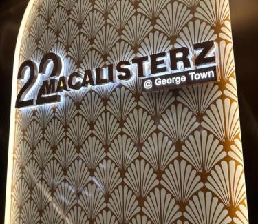 Downtown George Town Apartment | 22 Macalisterz 2025 Georgetown Premium 顶楼无边泳池