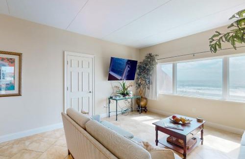 Fernandina Beach Apartment | 226 Sandcastles King Suite