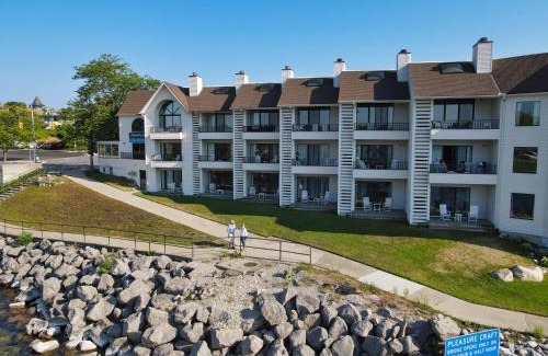 Charlevoix House | 234 Edgewater Inn