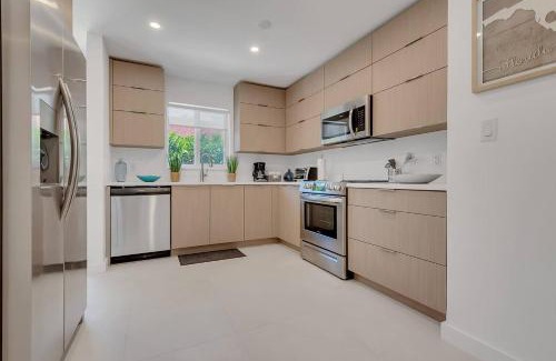 Buena Vista House | 25 Guests Luxury Miami House With Pool & Gazebo!