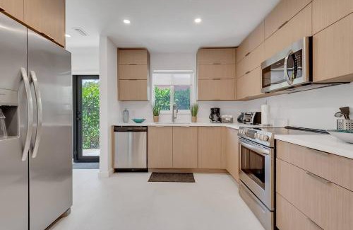 Buena Vista House | 25 Guests Luxury Miami House With Pool & Gazebo!