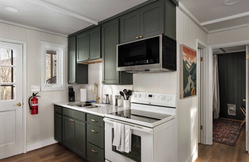 New Market Cabin | 25% Off ~ Hygge mountain retreat w/stunning views