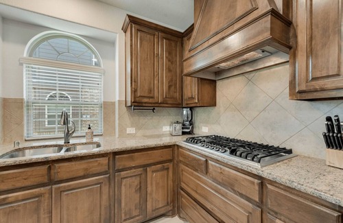 Tarrant County Apartment | 25% OFF! Lux 5BD/Fully Furnished Home/Private Garage/Grand Prairie/GP12