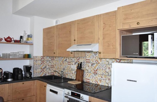 Pralognan-la-Vanoise Apartment | 250m from resort center, 1st floor, balcony, fireplace or stove, parking, tv, ski locker, 67m²